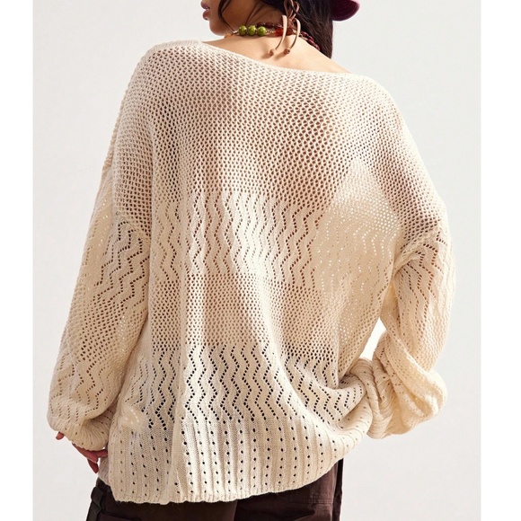 Cozy Cream Loose Knit Floral Patch V neck Oversized Sweater Top - Picture 6 of 7
